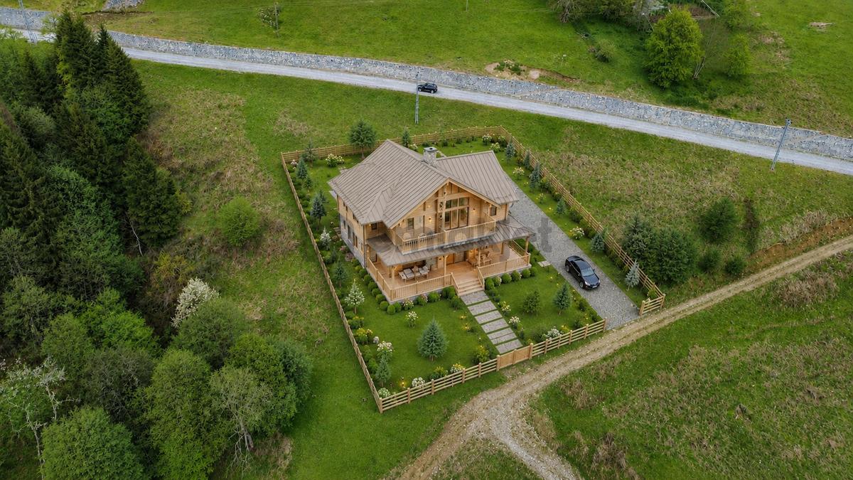 Road-front investment land in Maçka